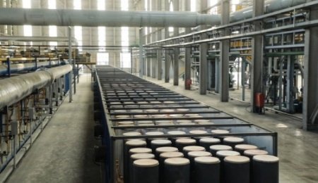 易成新能鋰離子電池負極材料產品成功“出?！?！